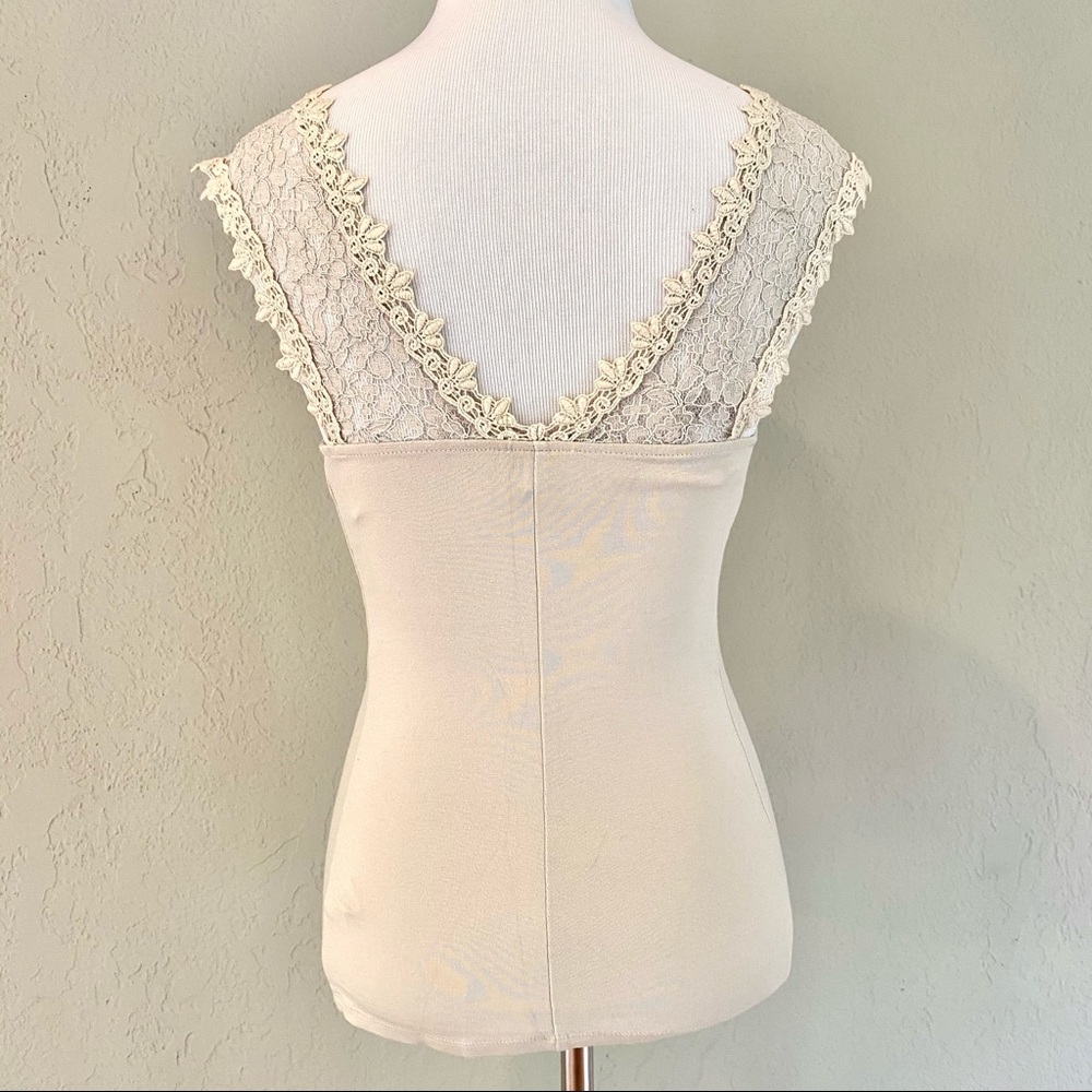 NWOT Express Lace Front Fitted Sleeveless Blouse, XS - Picture 5 of 14